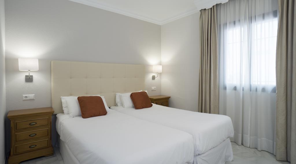 Club Jardines Del Puerto Apartment Marbella Bagian luar foto